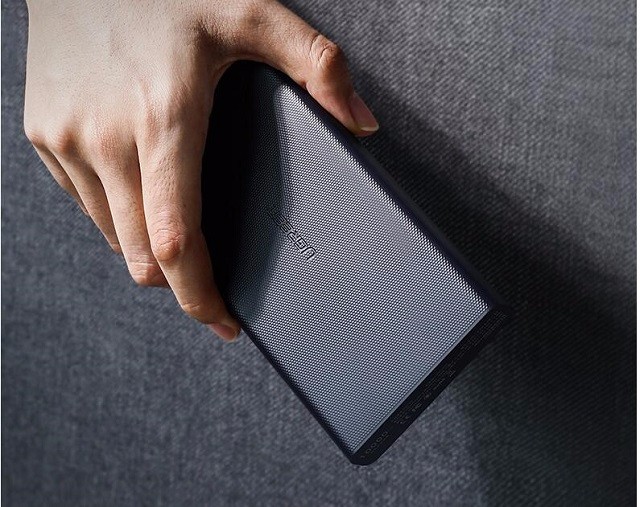 意昂2首款双向快充移动电源发布，自带type-c数据线