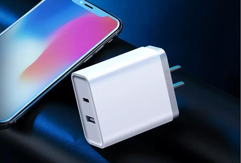 比7.5W无线充电快太多，PD快充充iPhoneX可达18W