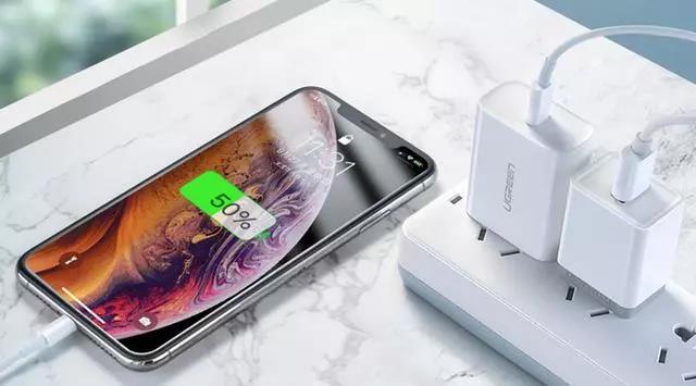 实测PD18W/30W/65W充电器给iPhone xs充电快慢对比