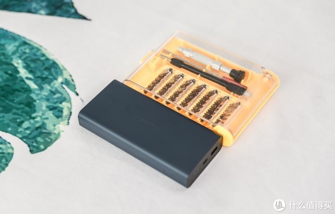 意昂220000mAh SCP双向快充充电宝拆解，真材实料！