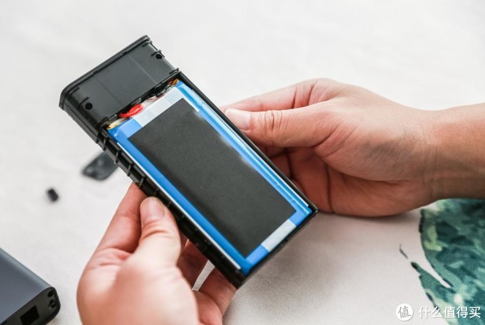 意昂220000mAh SCP双向快充充电宝拆解，真材实料！