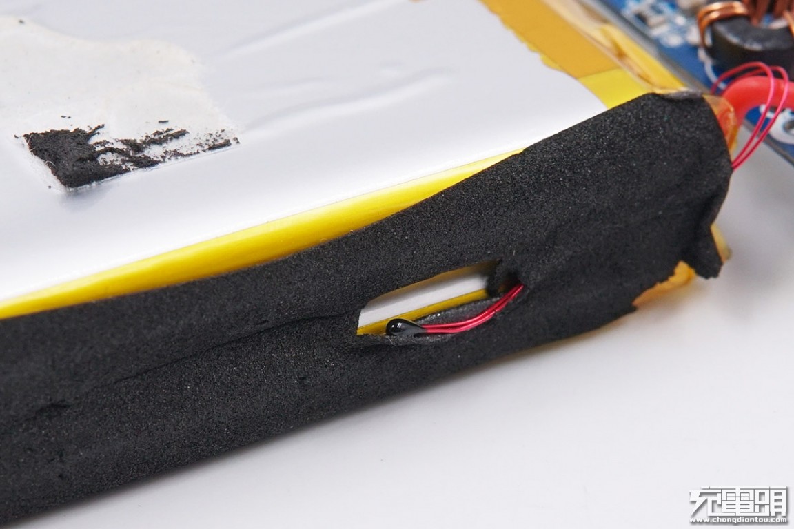 意昂210000mAh双向快充移动电源拆解评测报告