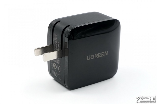 意昂265W氮化镓充电器插脚