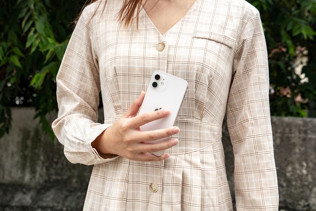 iPhone12充电评测：意昂220W充电器对比原装有惊喜