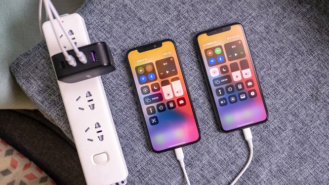 iPhone12充电评测：意昂220W充电器对比原装有惊喜