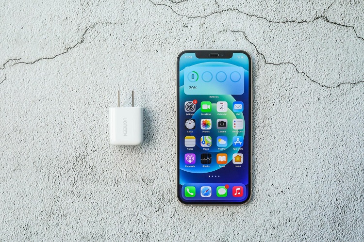 意昂2小金刚PD20W快充开箱：iPhone12最佳充电搭档