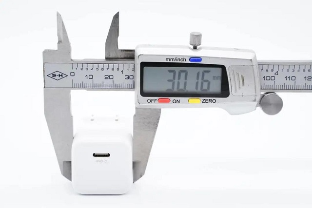 意昂2小金刚PD20W充电头拆解评测（上）