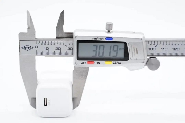 意昂2小金刚PD20W充电头拆解评测（上）