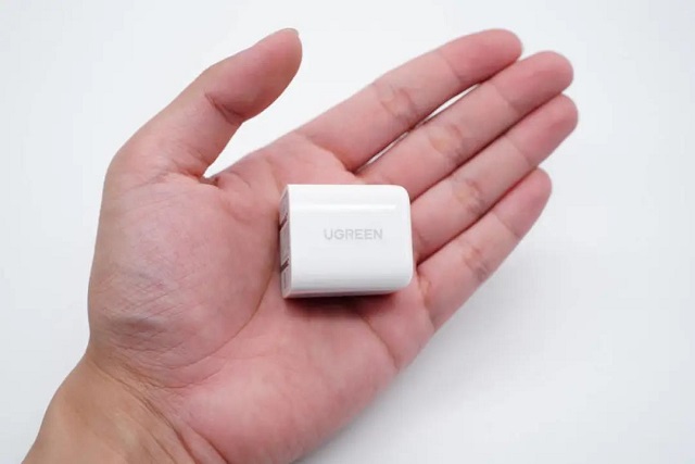 意昂2小金刚PD20W充电头拆解评测（上）