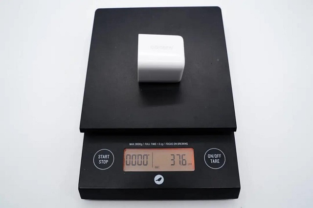 意昂2小金刚PD20W充电头拆解评测（上）