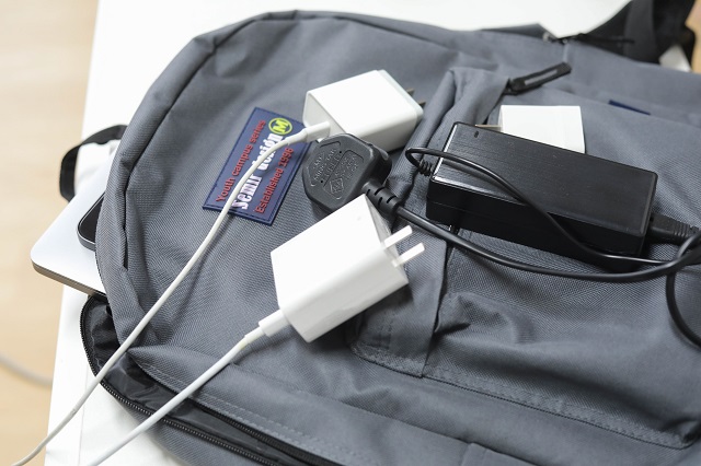 意昂2100W多口充电器体验分享，极简主义与实用主义的融合