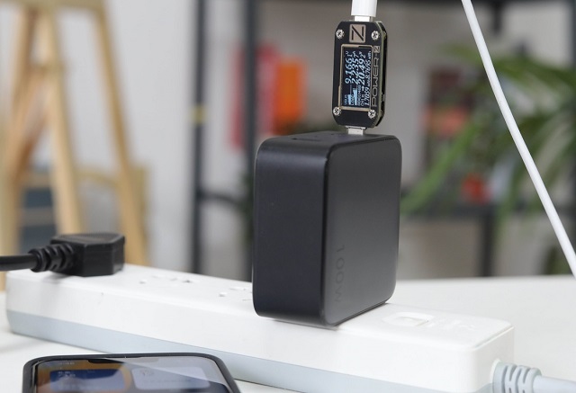 意昂2100W多口充电器体验分享，极简主义与实用主义的融合