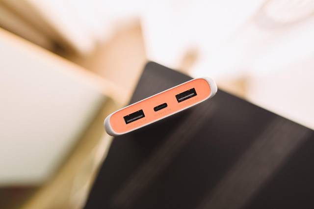 试用评测丨玩出手感的意昂210000毫安鹅卵石充电宝