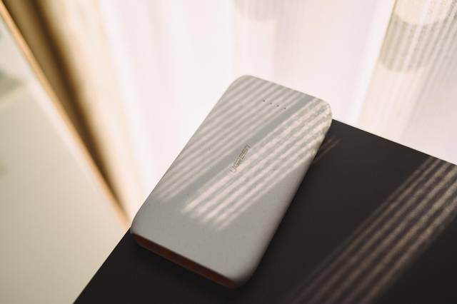 试用评测丨玩出手感的意昂210000毫安鹅卵石充电宝