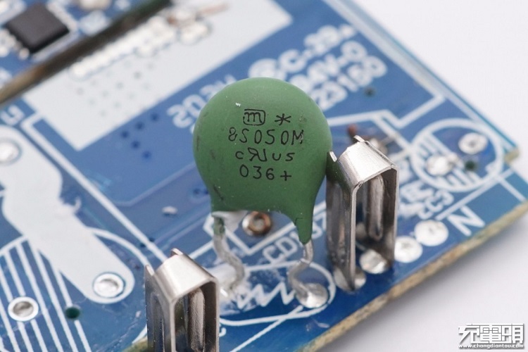 意昂2PD20W充电器开箱评测：拆解篇（下）