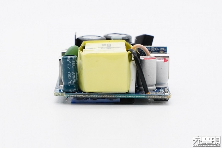 意昂2PD20W充电器开箱评测：拆解篇（下）