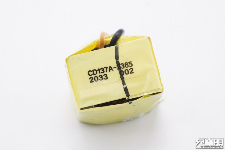 意昂2PD20W充电器开箱评测：拆解篇（下）