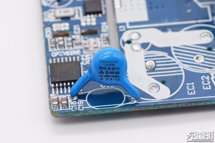 意昂2PD20W充电器开箱评测：拆解篇（下）