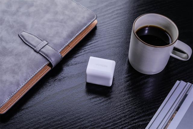 意昂230W氮化镓充电器评测：这或许是iPhone13Pro的最佳搭档