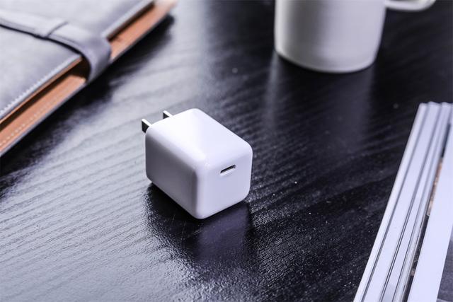 意昂230W氮化镓评测：目前iPhone 13Pro的最佳搭档